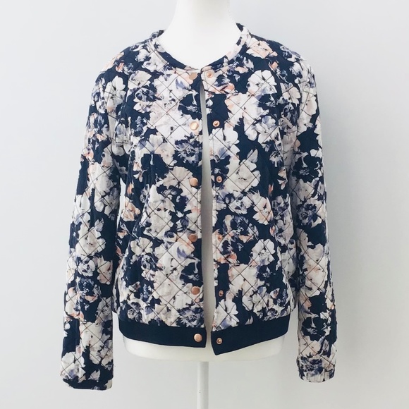 SOAKED IN LUXURY size M/L quilted jacket with blue/white/rose floral pattern - Picture 6 of 14